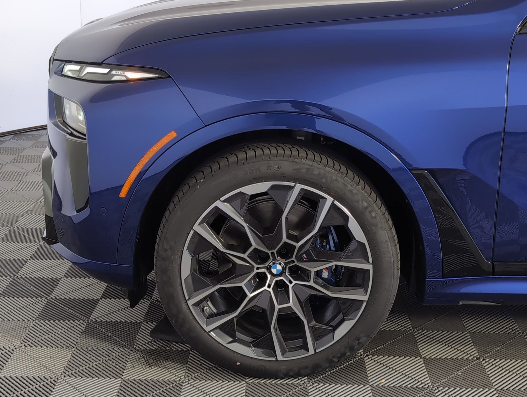 New 2026 BMW X7 M60i image 9