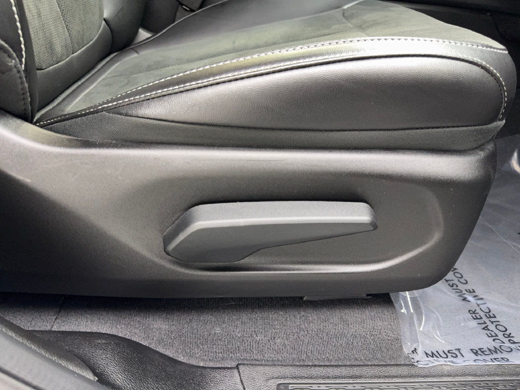 Used 2025 Jeep Grand Cherokee Altitude RWD image 48