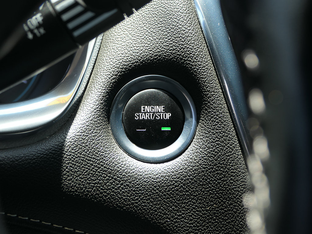 Used 2023 Chevrolet Traverse LT FWD image 17