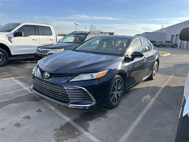 Used 2022 Toyota Camry XLE image 1