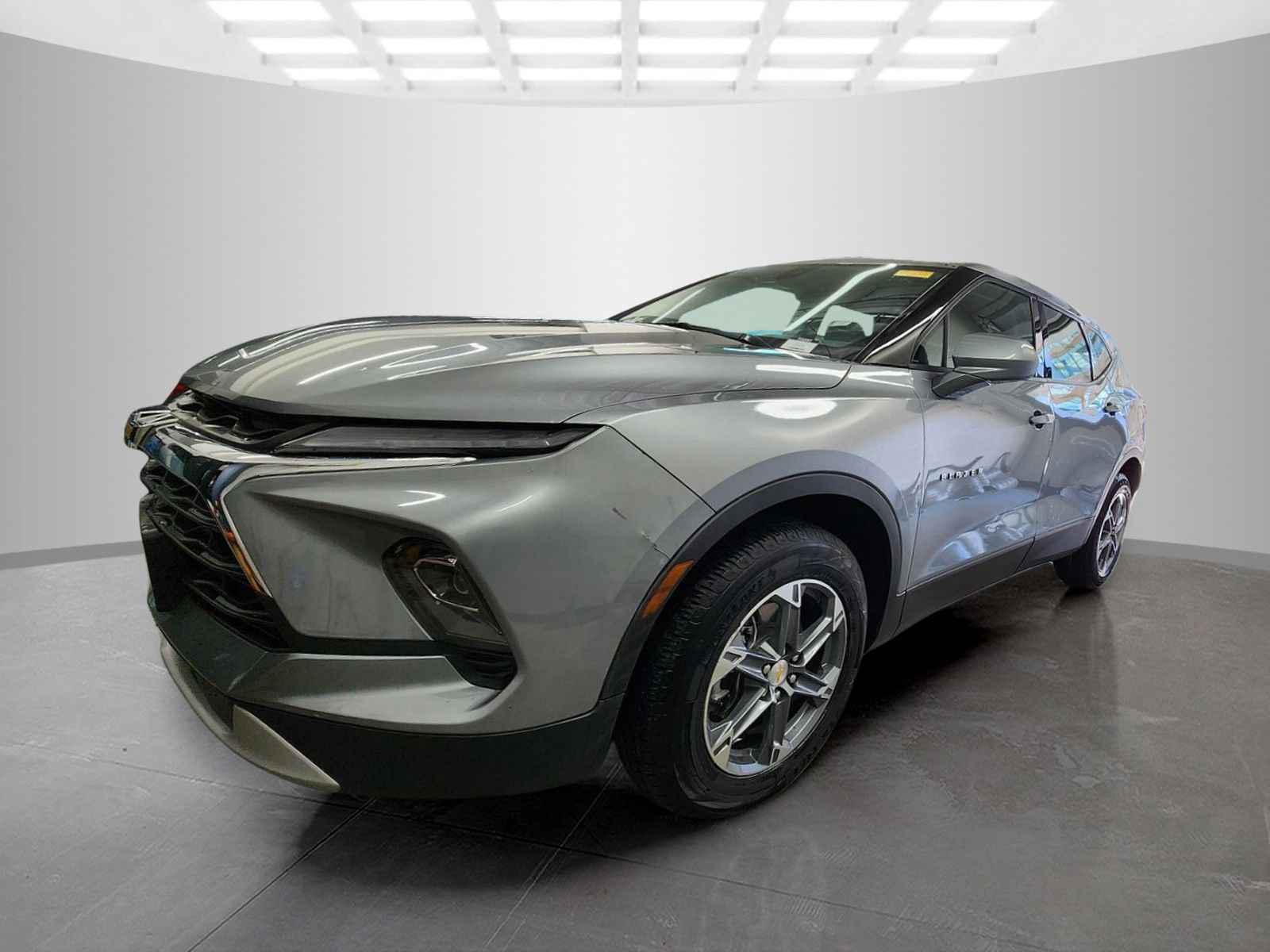 Used 2025 Chevrolet Blazer LT FWD image 3