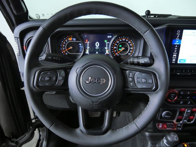 Used 2025 Jeep Wrangler Unlimited Rubicon AWD/4WD image 29