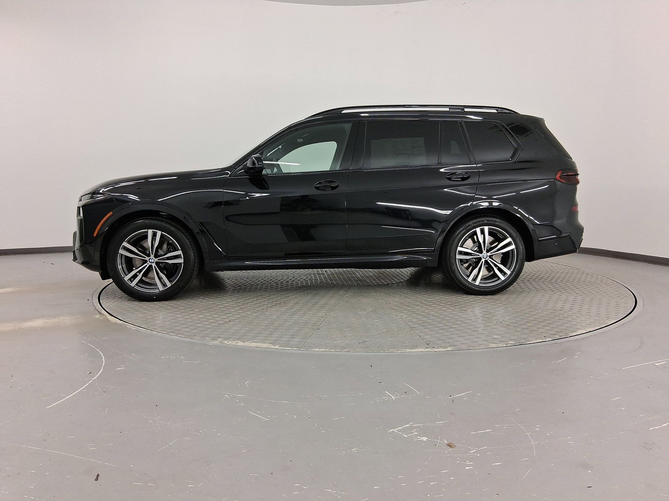 New 2026 BMW X7 M60i image 2