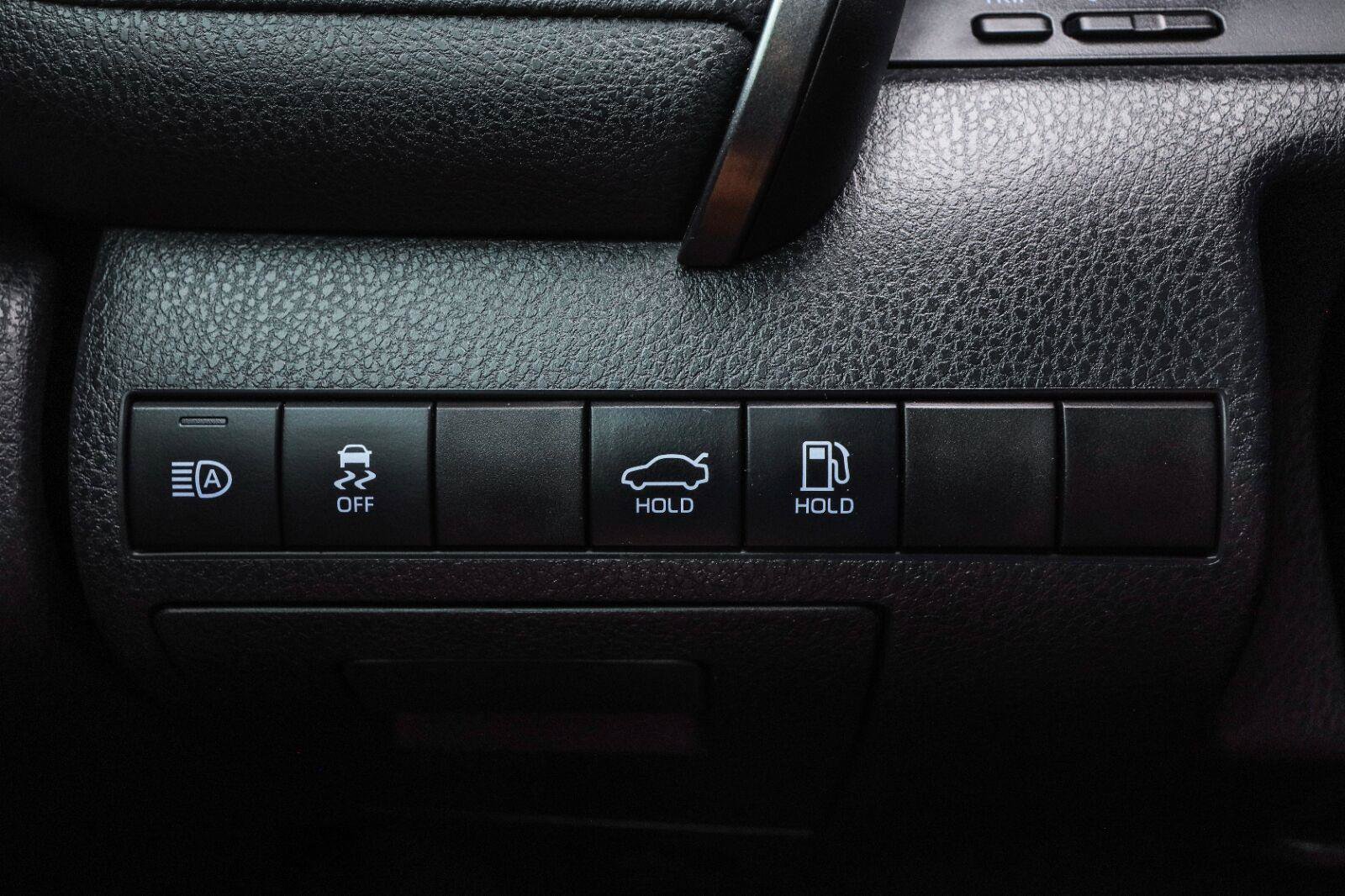 Used 2019 Toyota Camry SE FWD image 13