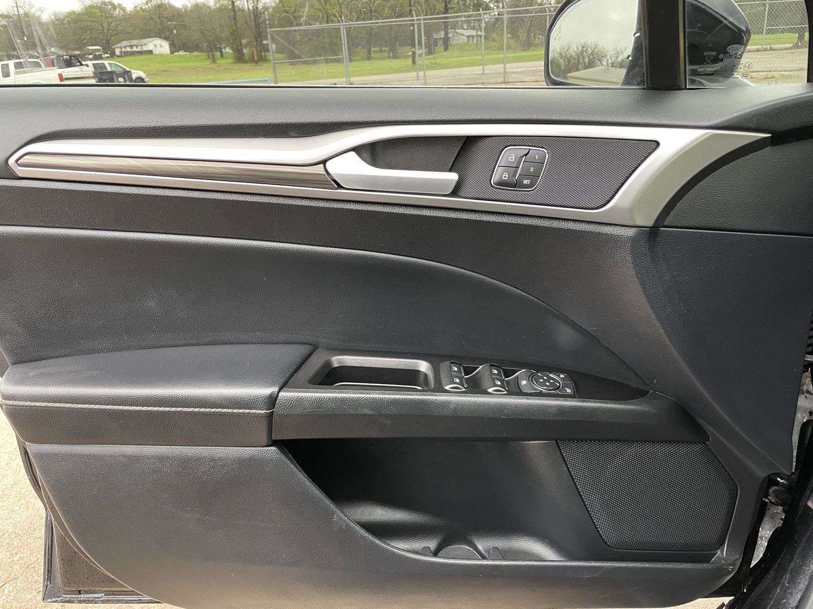 Used 2019 Ford Fusion SEL FWD image 30