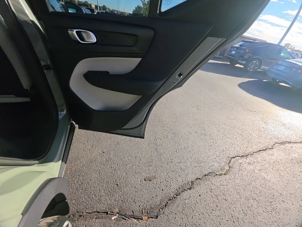 Used 2023 Volvo XC40 B5 Ultimate w/ Protection Package Premier AWD/4WD image 30