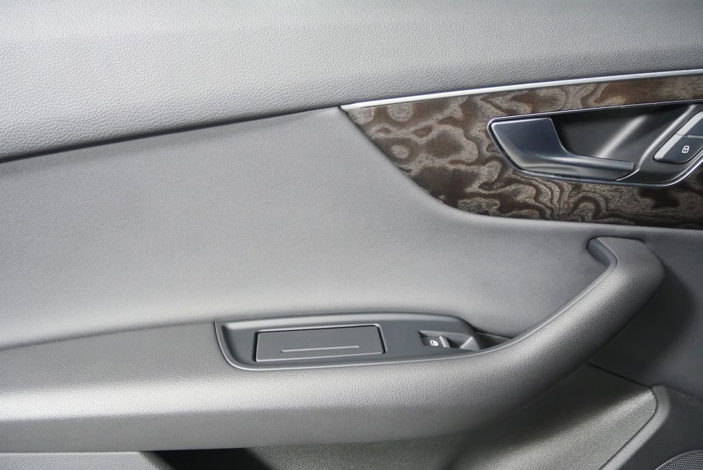 Used 2020 Audi Q7 3.0T Premium Plus w/ Premium Plus Package image 14