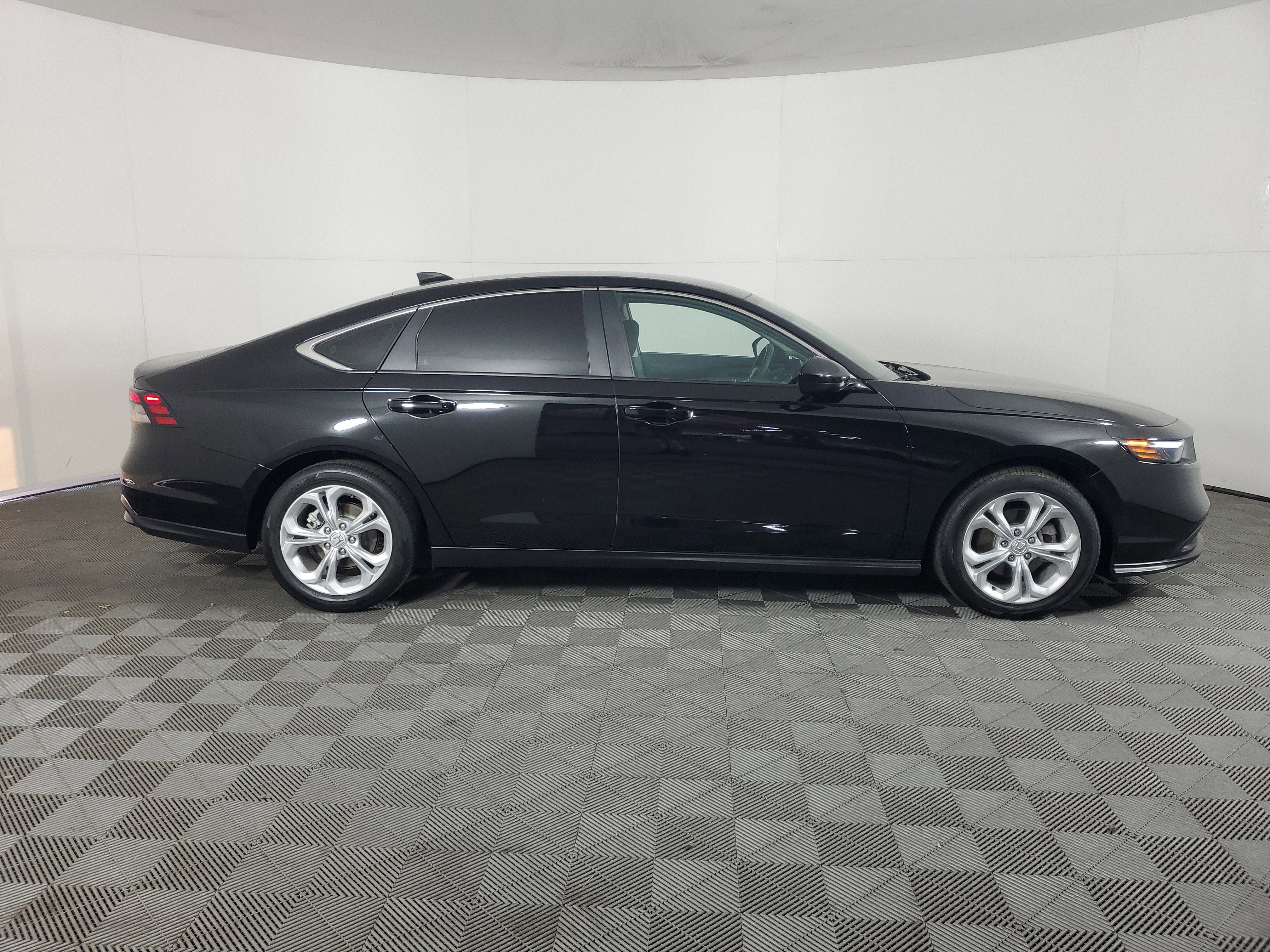 Certified 2024 Honda Accord LX image 3