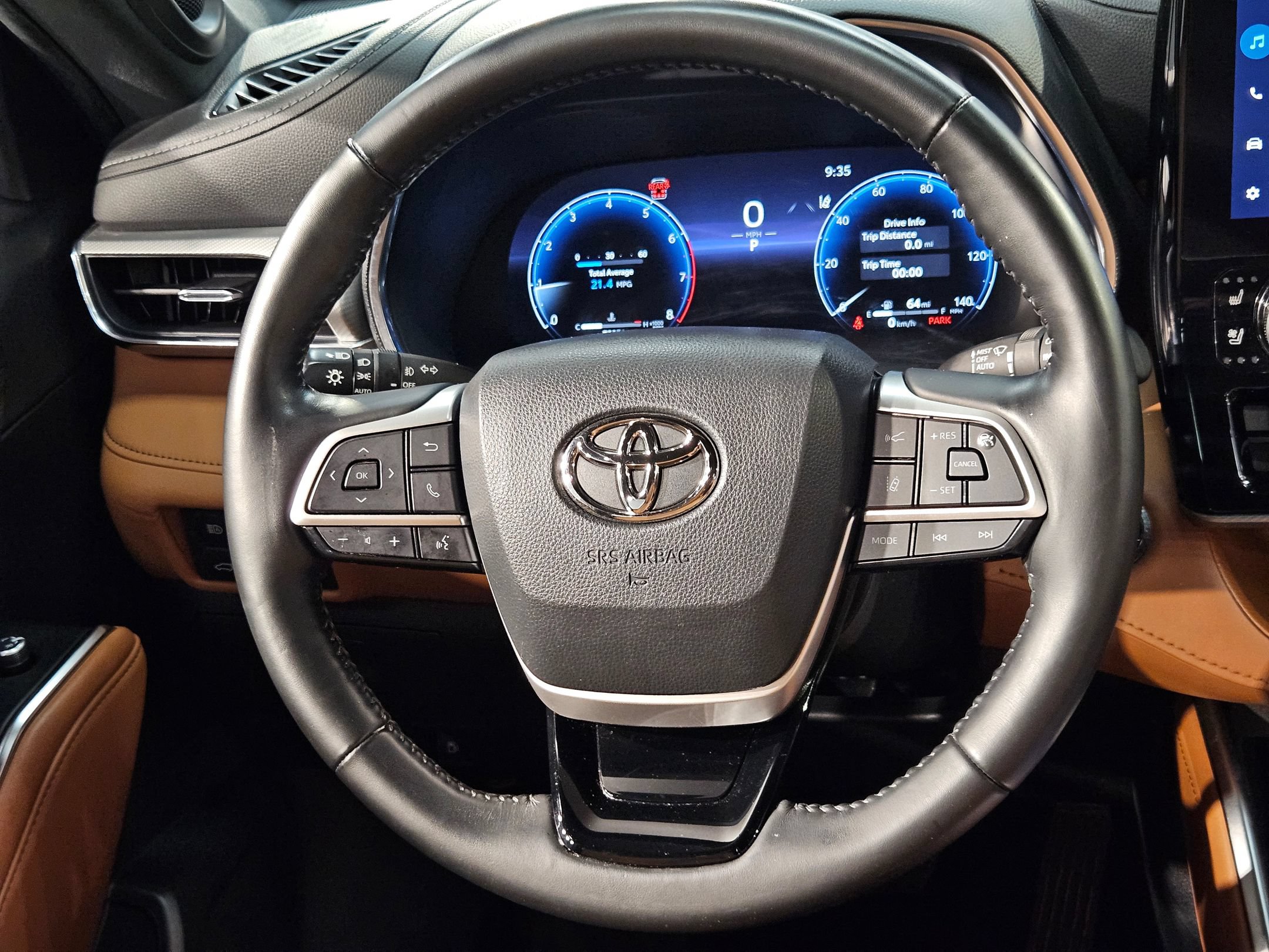 Used 2023 Toyota Highlander Platinum FWD image 27