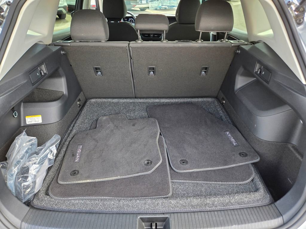 Certified 2025 Volkswagen Tiguan S FWD image 12