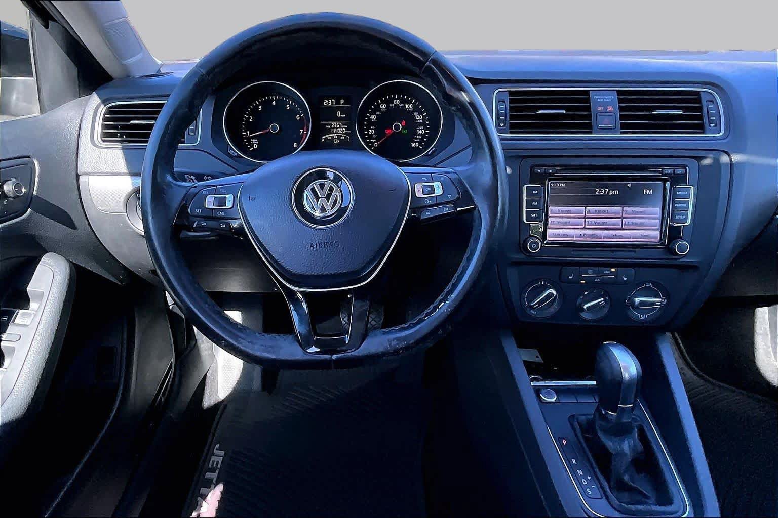 Used 2015 Volkswagen Jetta SE FWD image 6