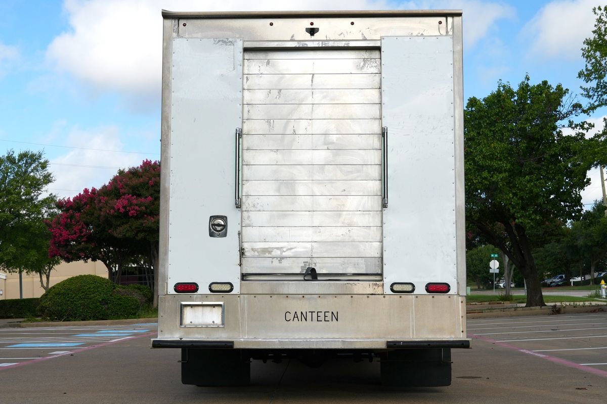 Used 2015 Chevrolet Express 4500 RWD image 18