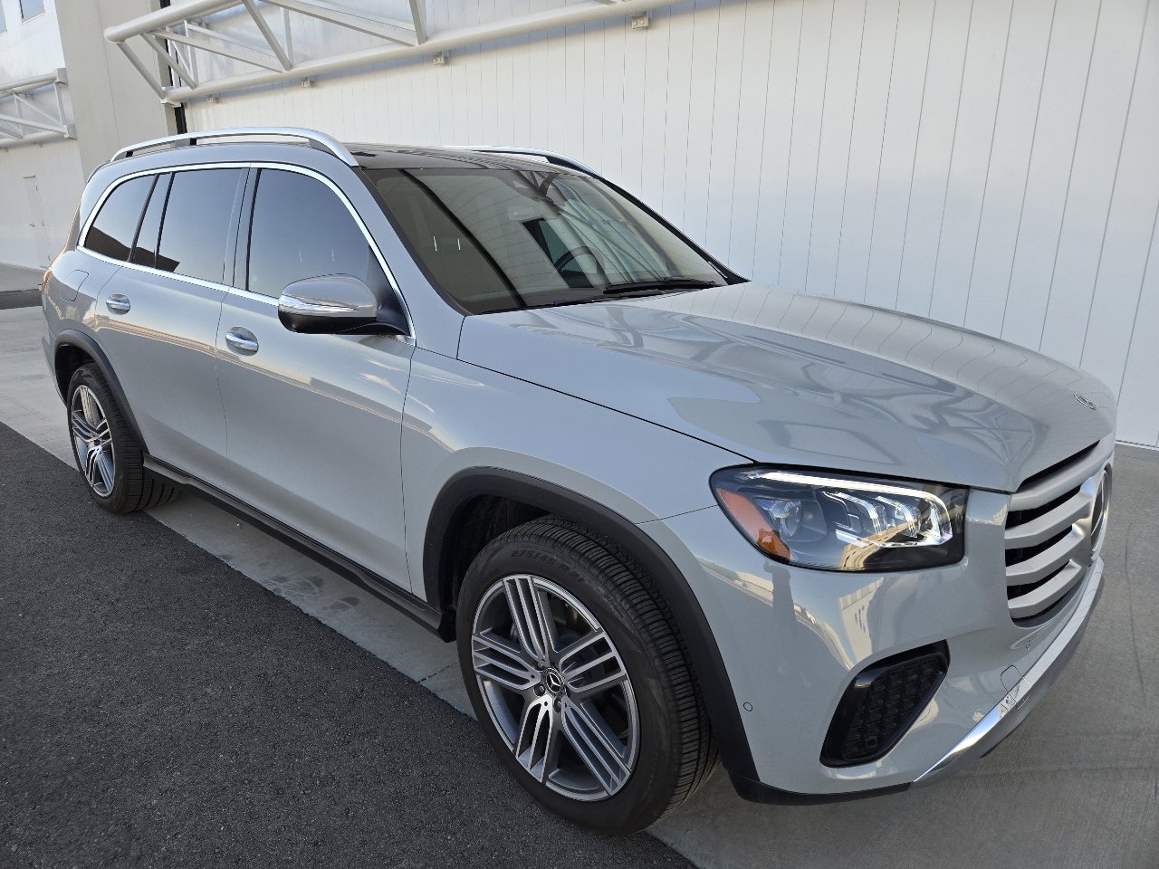 Used 2024 Mercedes-Benz GLS 450 4MATIC image 4