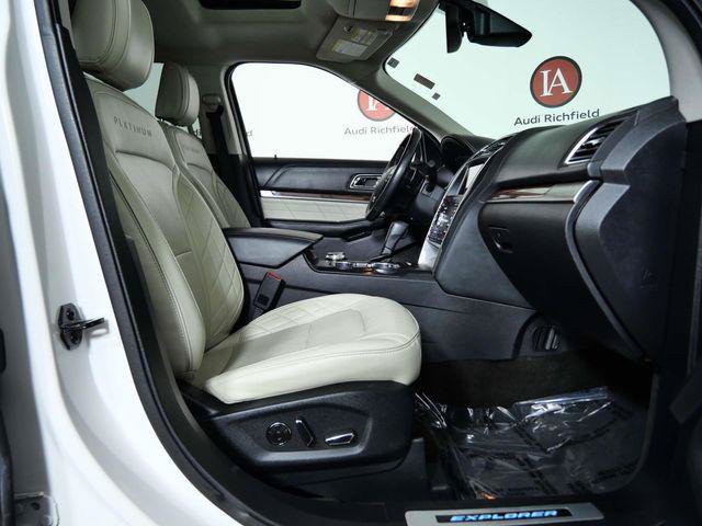 Used 2018 Ford Explorer Platinum AWD/4WD image 29