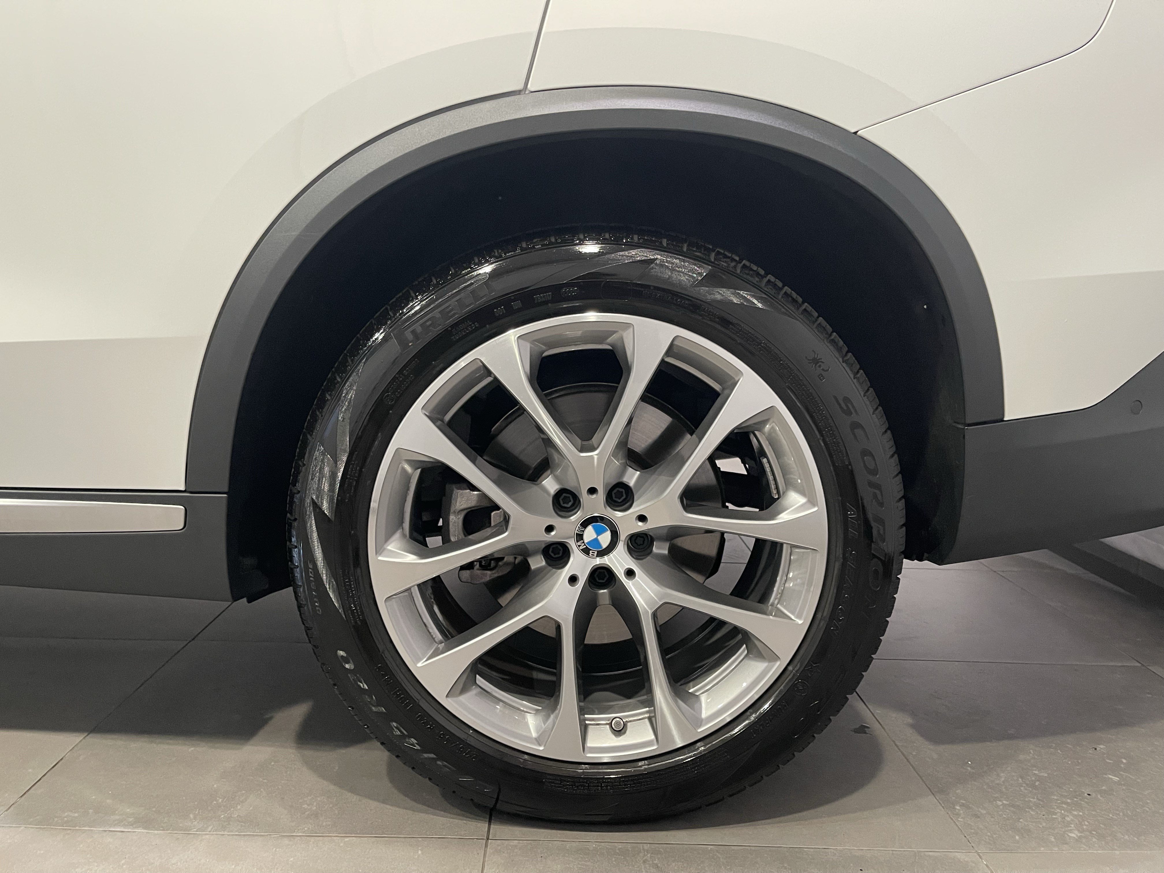 Used 2026 BMW X5 xDrive40i w/ Premium Package AWD/4WD image 9