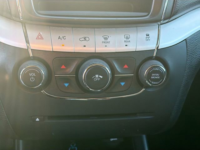 Used 2018 Dodge Journey SE image 30