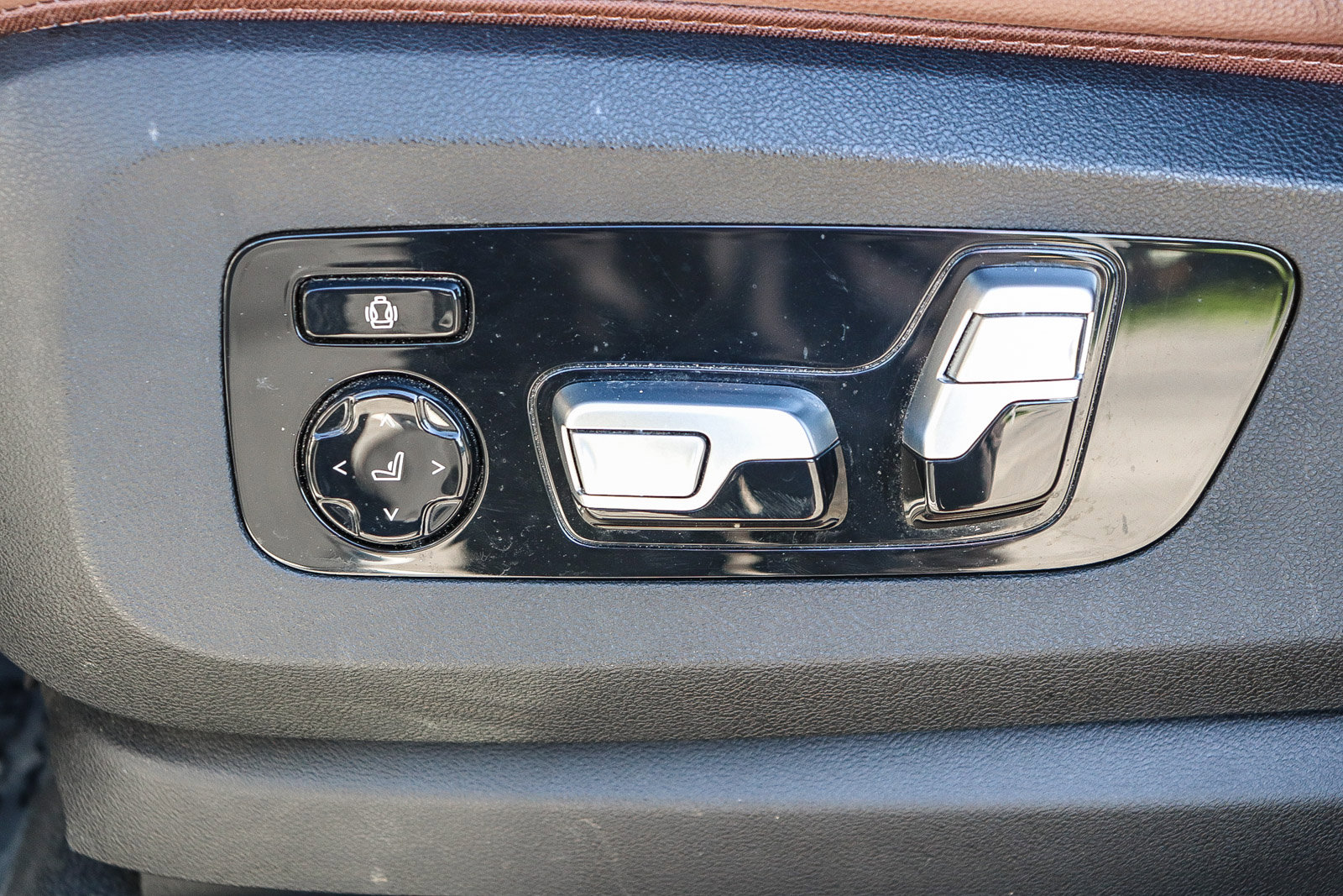 Used 2021 BMW X7 xDrive40i w/ Premium Package image 23