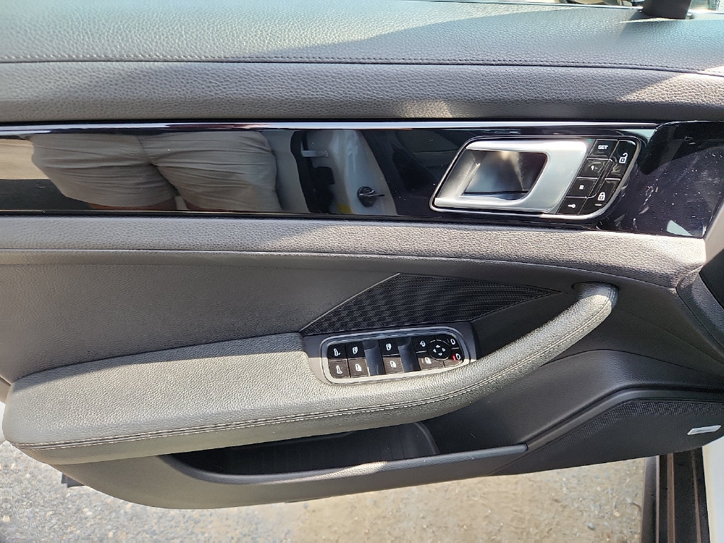Used 2019 Porsche Panamera 4 AWD/4WD image 12