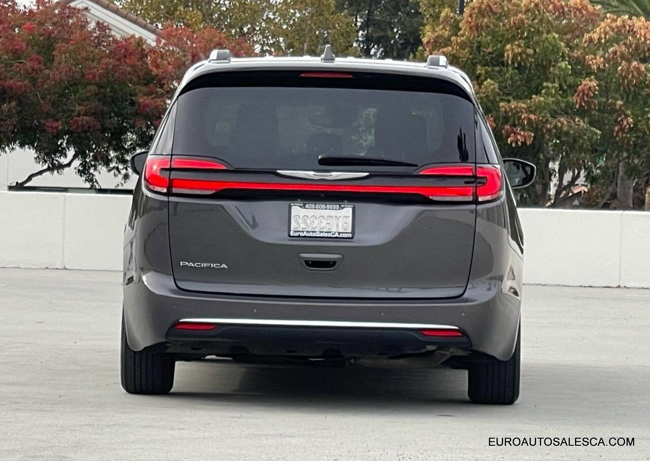 Used 2021 Chrysler Pacifica Touring-L image 5