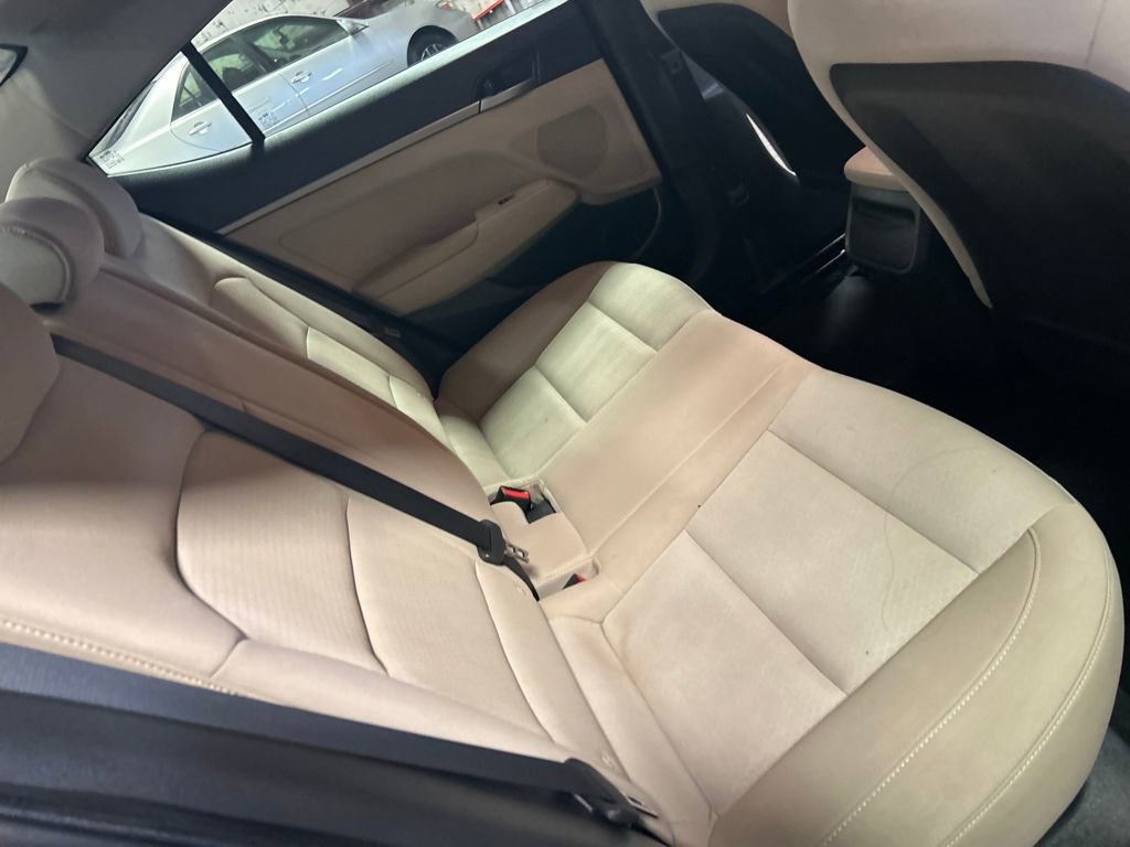 Used 2017 Hyundai Elantra SE image 42