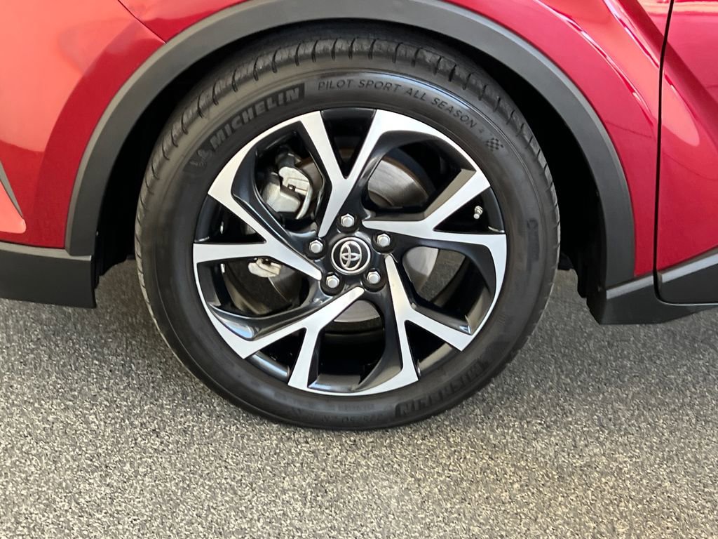 Used 2018 Toyota C-HR XLE image 27