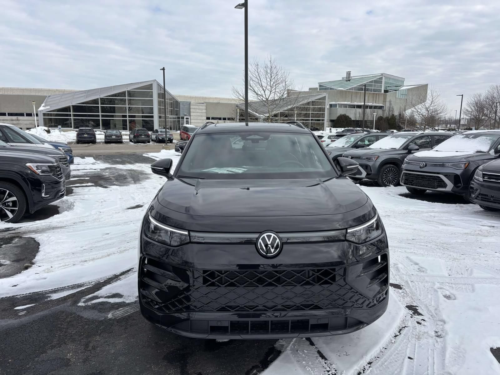 New 2026 Volkswagen Tiguan SE R-Line AWD/4WD image 2