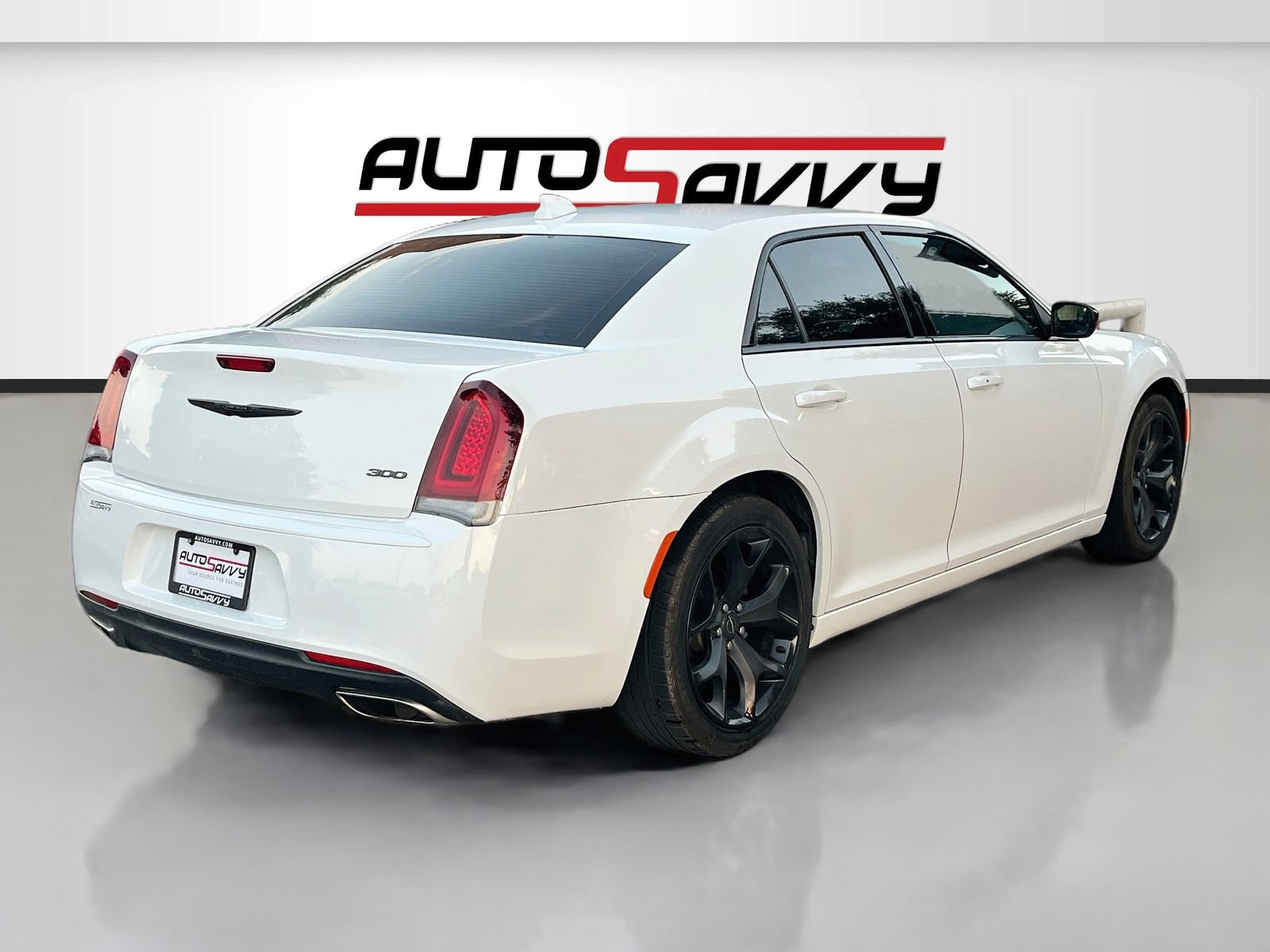 Used 2021 Chrysler 300 Touring w/ Sport Appearance Package RWD image 7