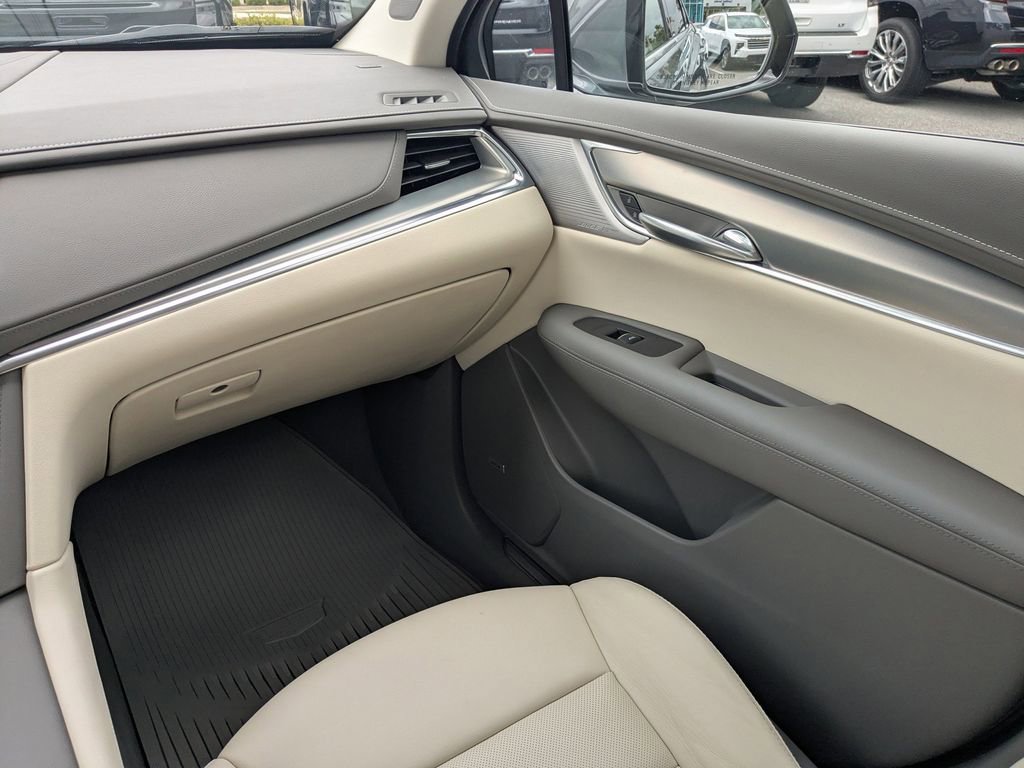 Used 2021 Cadillac XT5 Premium Luxury FWD image 16