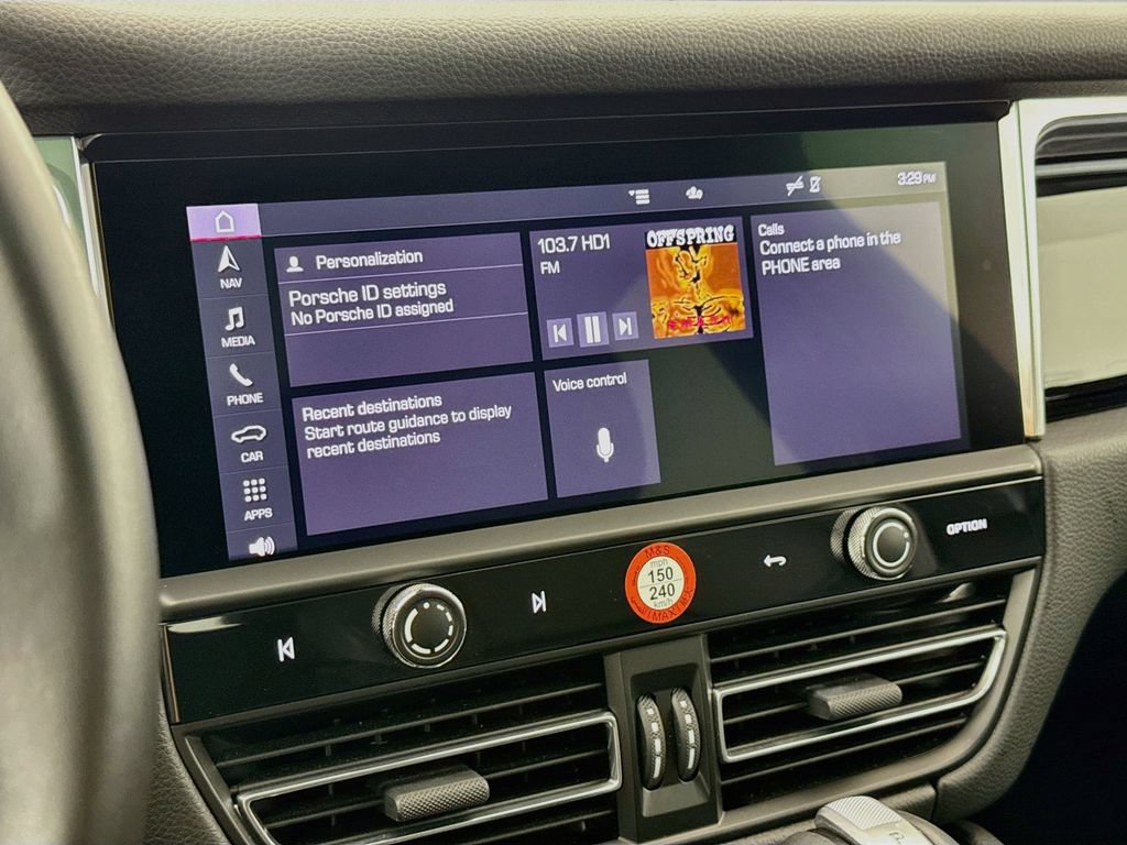 Certified 2025 Porsche Macan AWD/4WD image 18