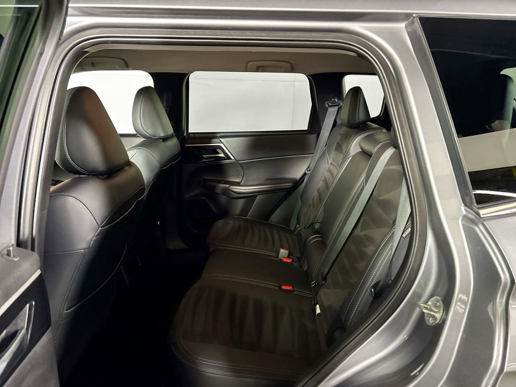 Used 2024 Mitsubishi Outlander SE image 20