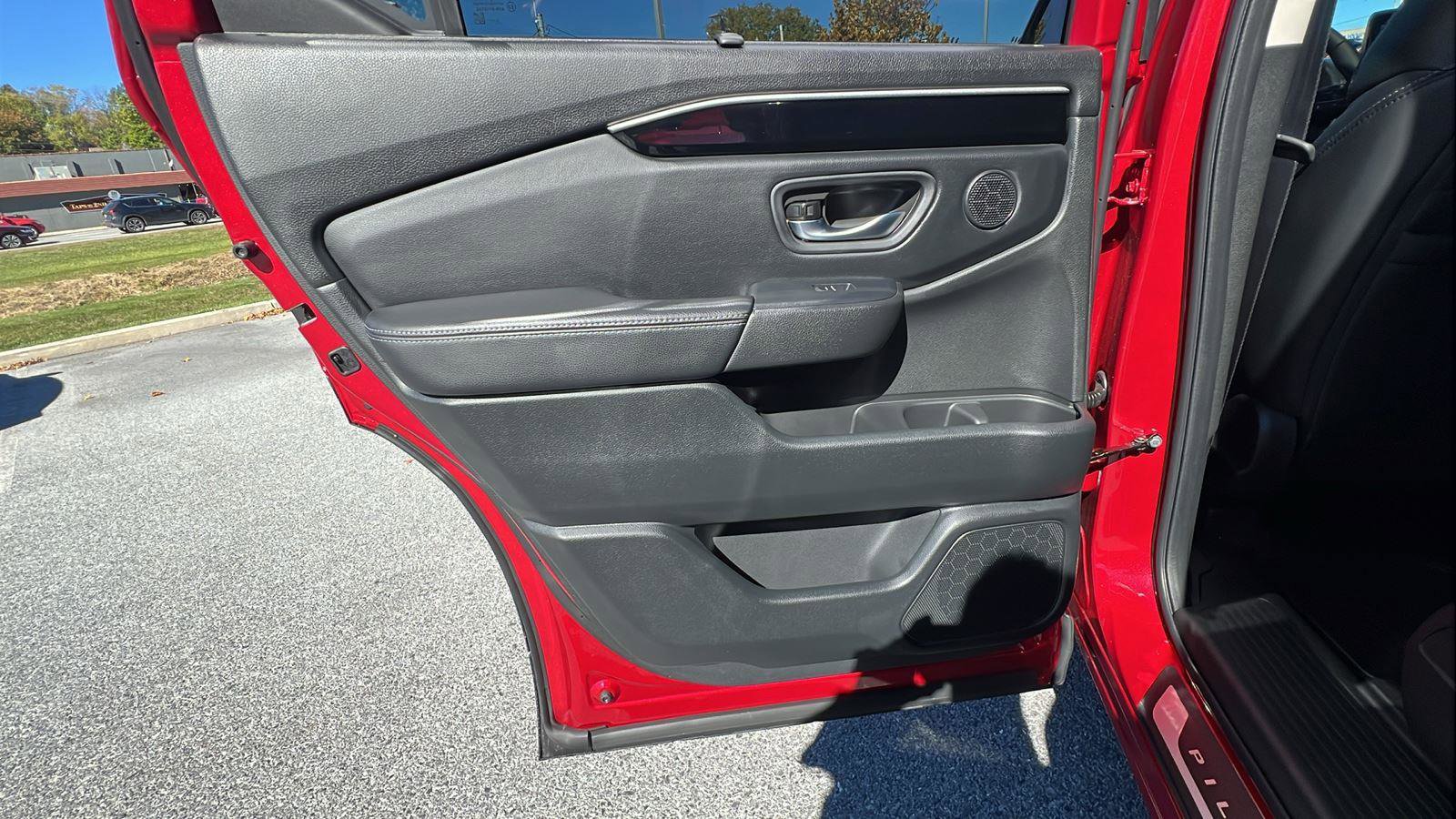 New 2025 Honda Pilot Touring image 18