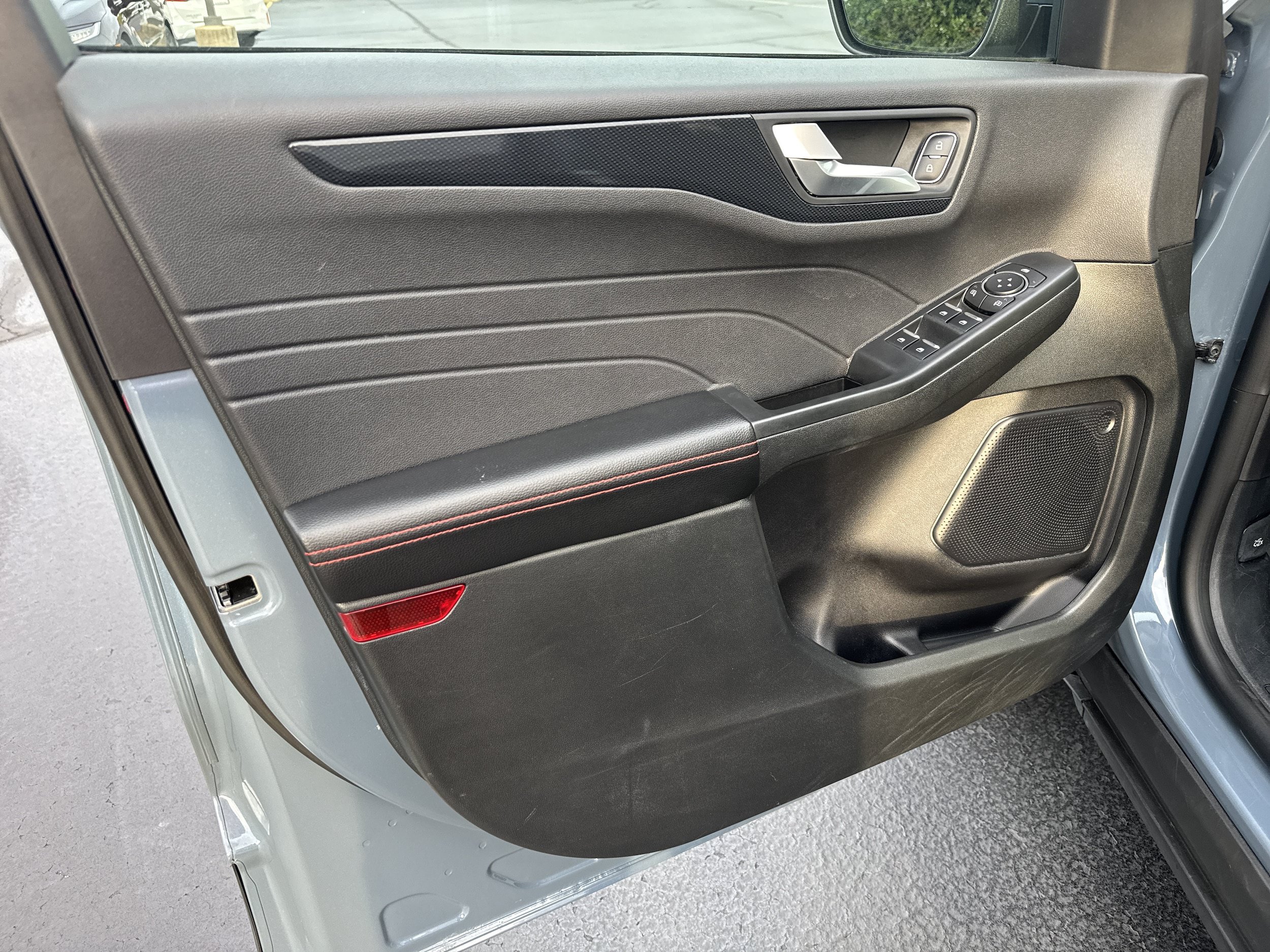 Used 2025 Ford Escape ST-Line Select AWD/4WD image 4