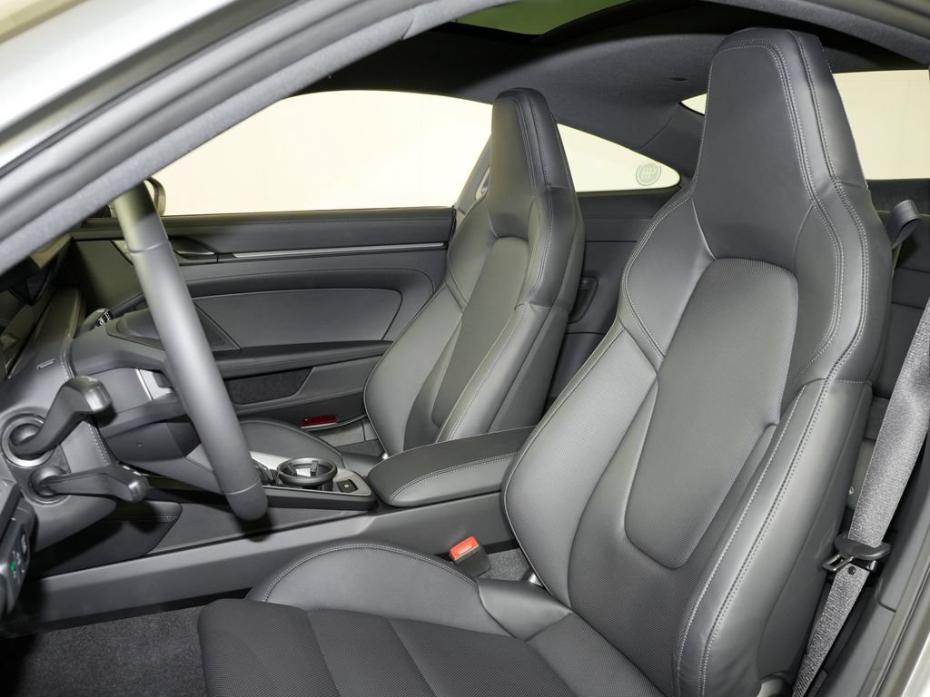 Certified 2025 Porsche 911 Carrera T RWD image 5