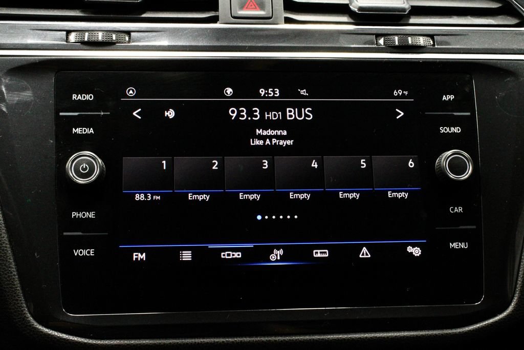 Used 2024 Volkswagen Tiguan SE FWD image 3