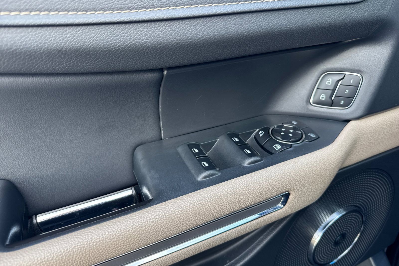 Used 2024 Ford Expedition Limited image 12