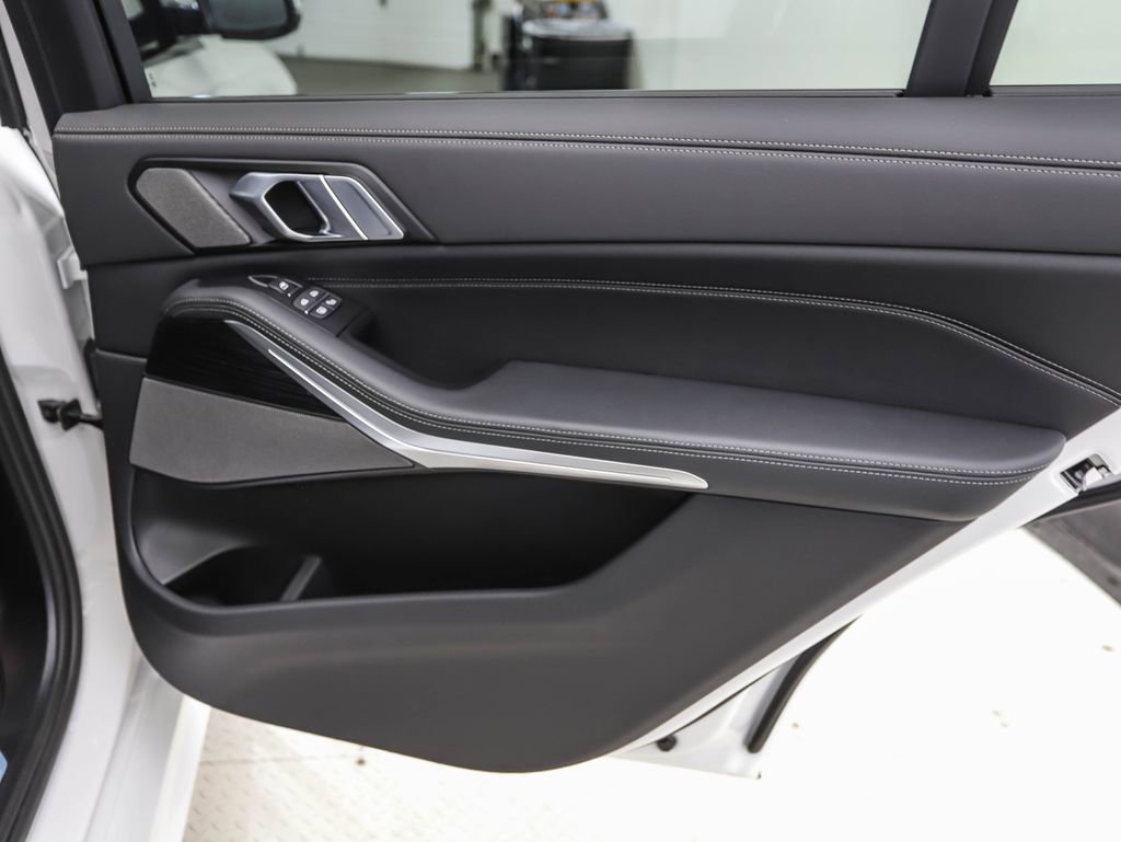 Used 2026 BMW X7 xDrive40i w/ M Sport Package image 30