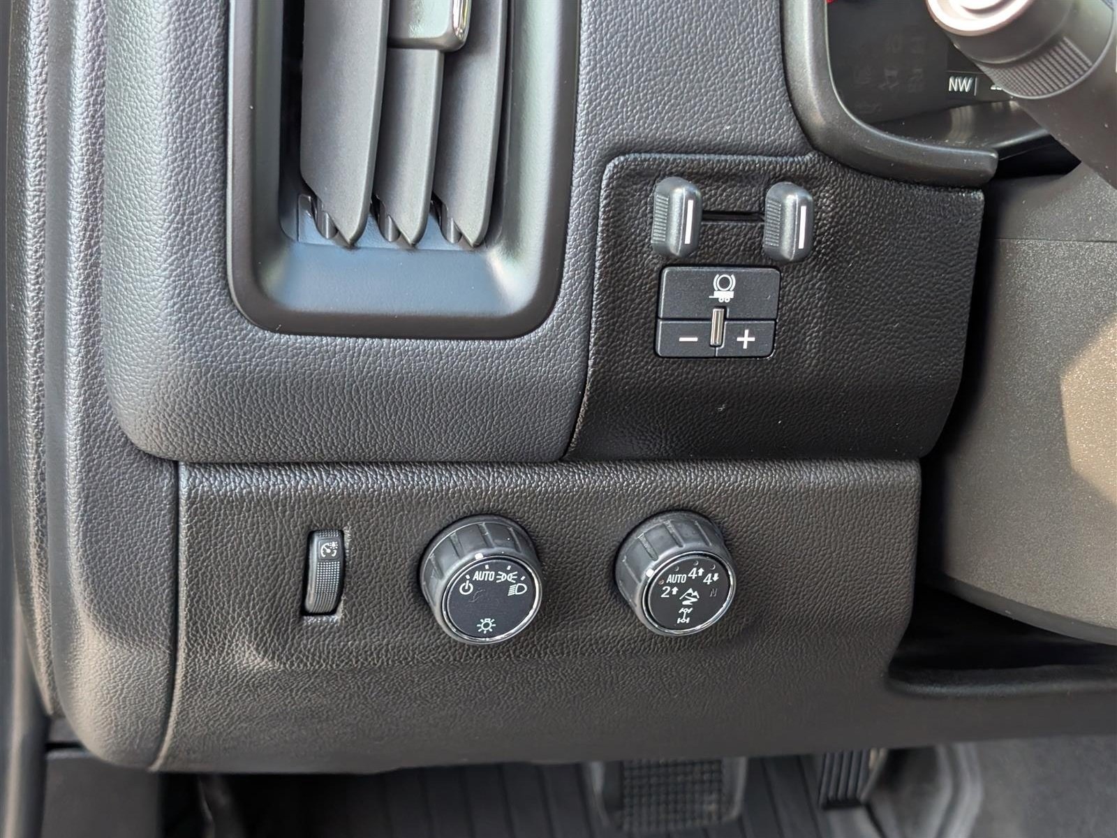 Used 2022 Chevrolet Colorado ZR2 w/ ZR2 Dusk Special Edition AWD/4WD image 21