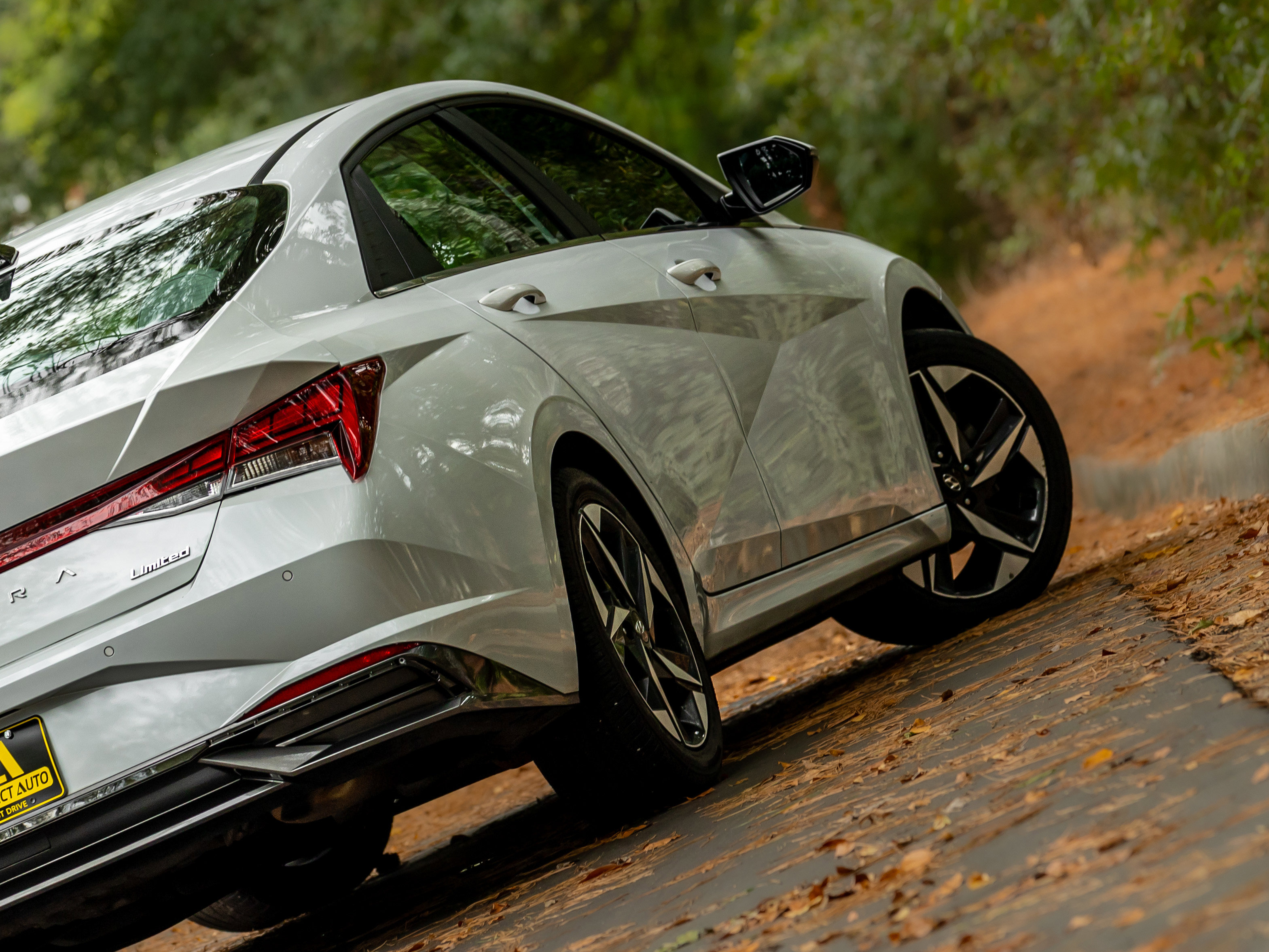 Used 2021 Hyundai Elantra Limited image 26