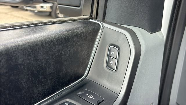 Used 2025 Ford F350 XLT w/ Black Appearance Package image 9