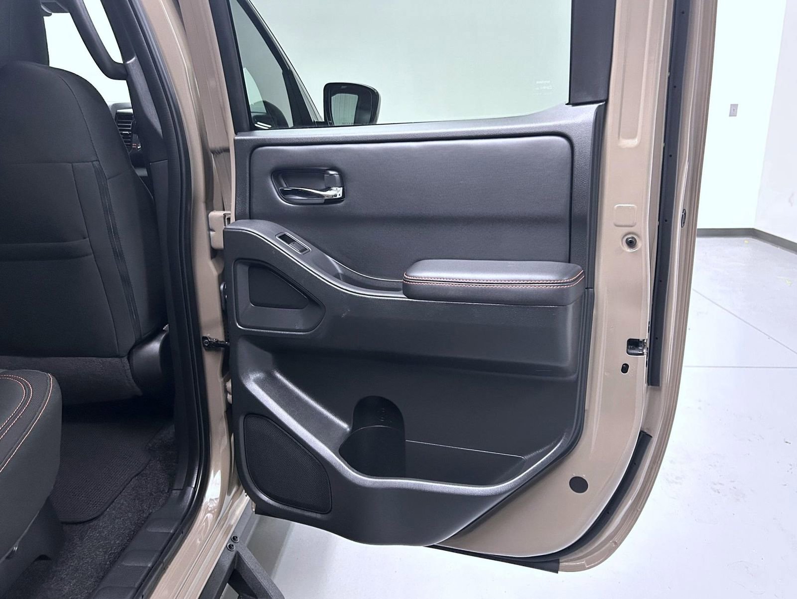 Used 2024 Nissan Frontier PRO-4X w/ Technology Package image 17