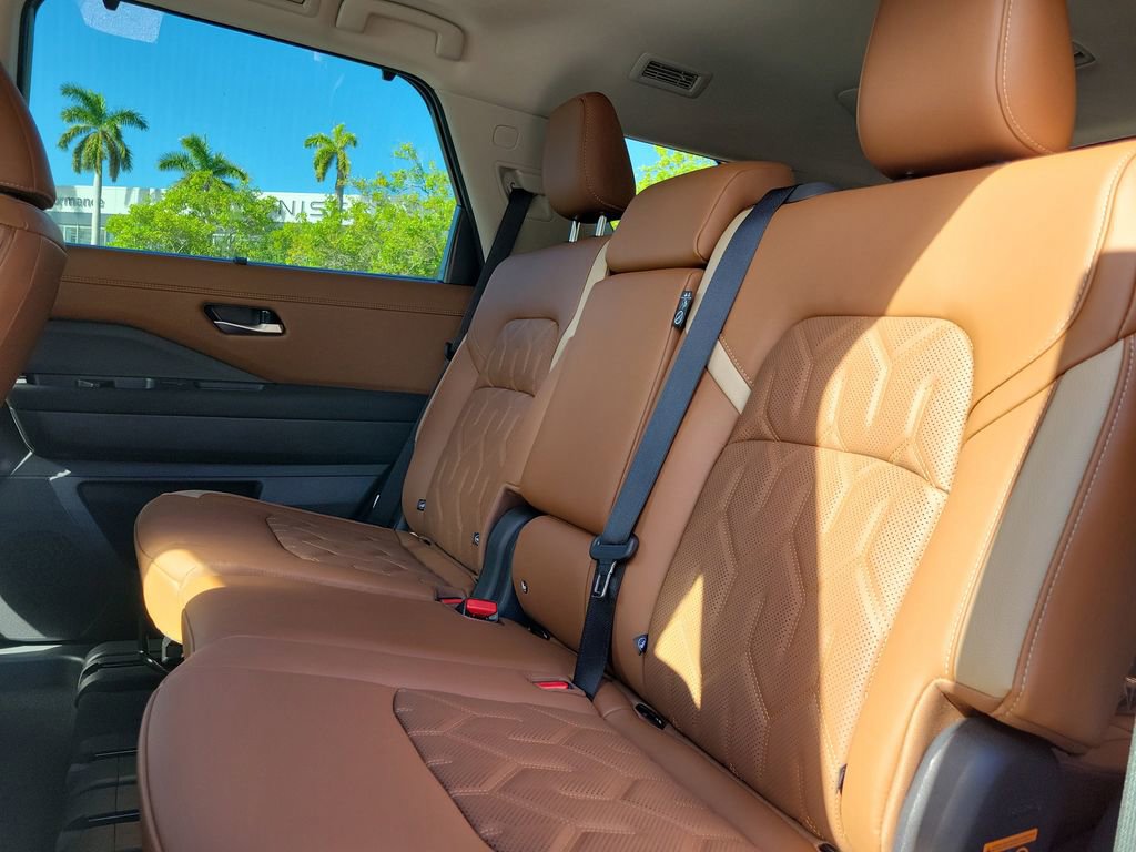 New 2026 Nissan Pathfinder Platinum image 12