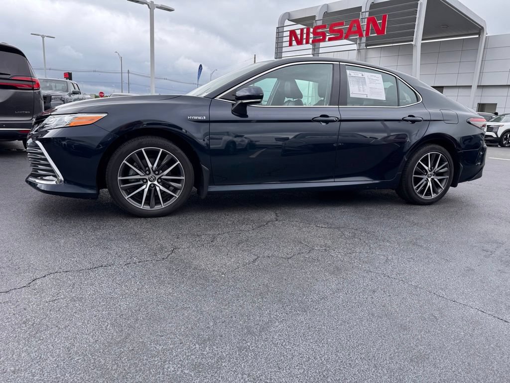 Used 2021 Toyota Camry XLE w/ Navigation Upgrade Package FWD image 2