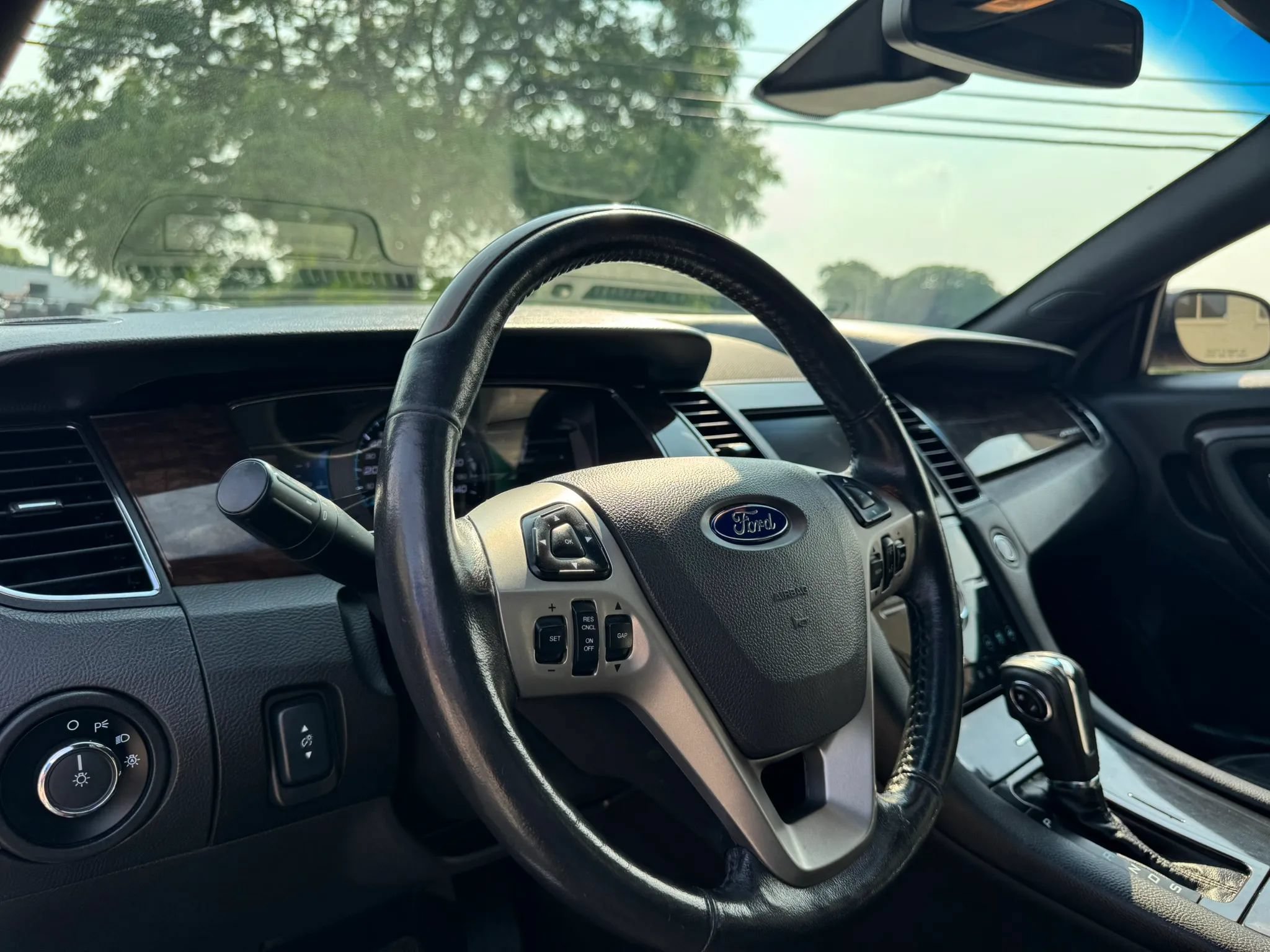 Used 2014 Ford Taurus Limited w/ Equipment Group 301A AWD/4WD image 23
