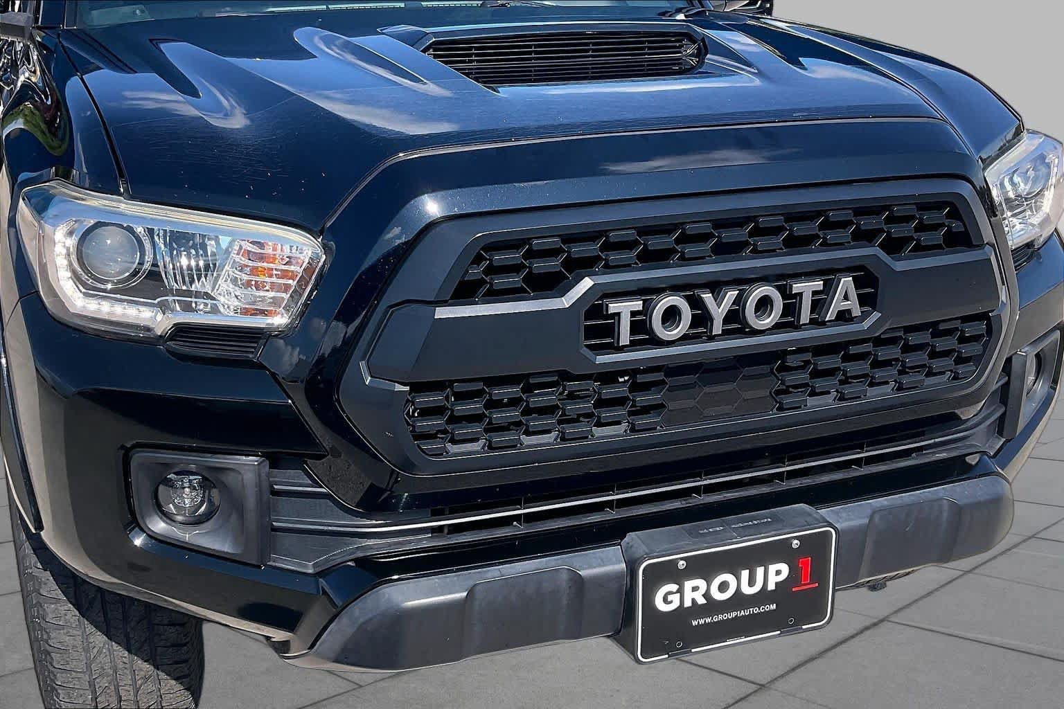 Used 2018 Toyota Tacoma TRD Sport w/ Technology Package AWD/4WD image 31