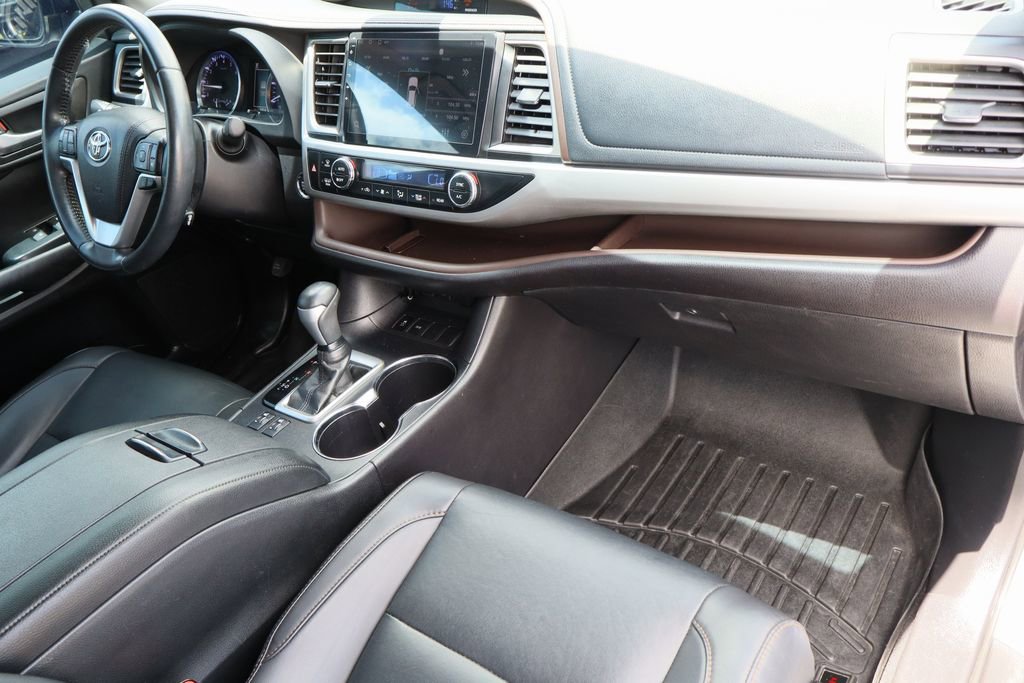 Used 2019 Toyota Highlander XLE FWD image 31
