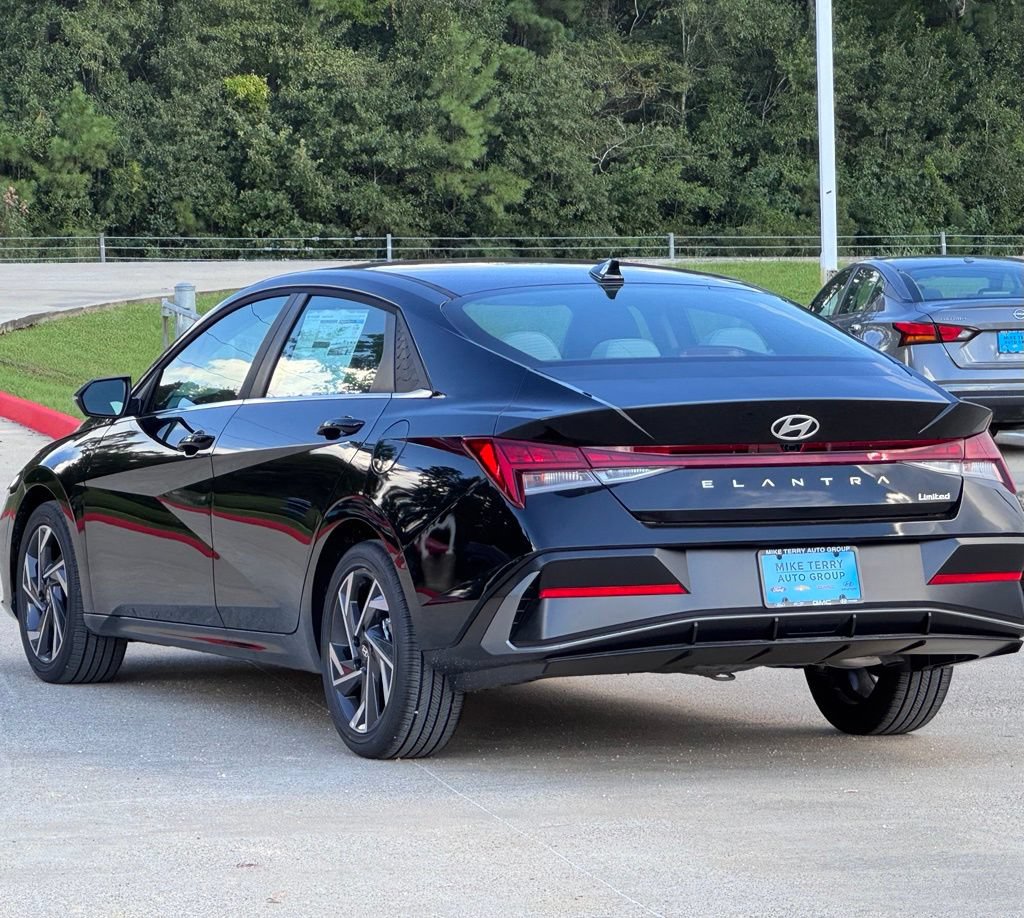 New 2026 Hyundai Elantra Limited FWD image 13