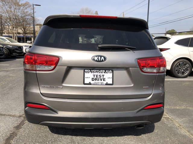 Used 2017 Kia Sorento LX w/ LX Convenience Package image 4