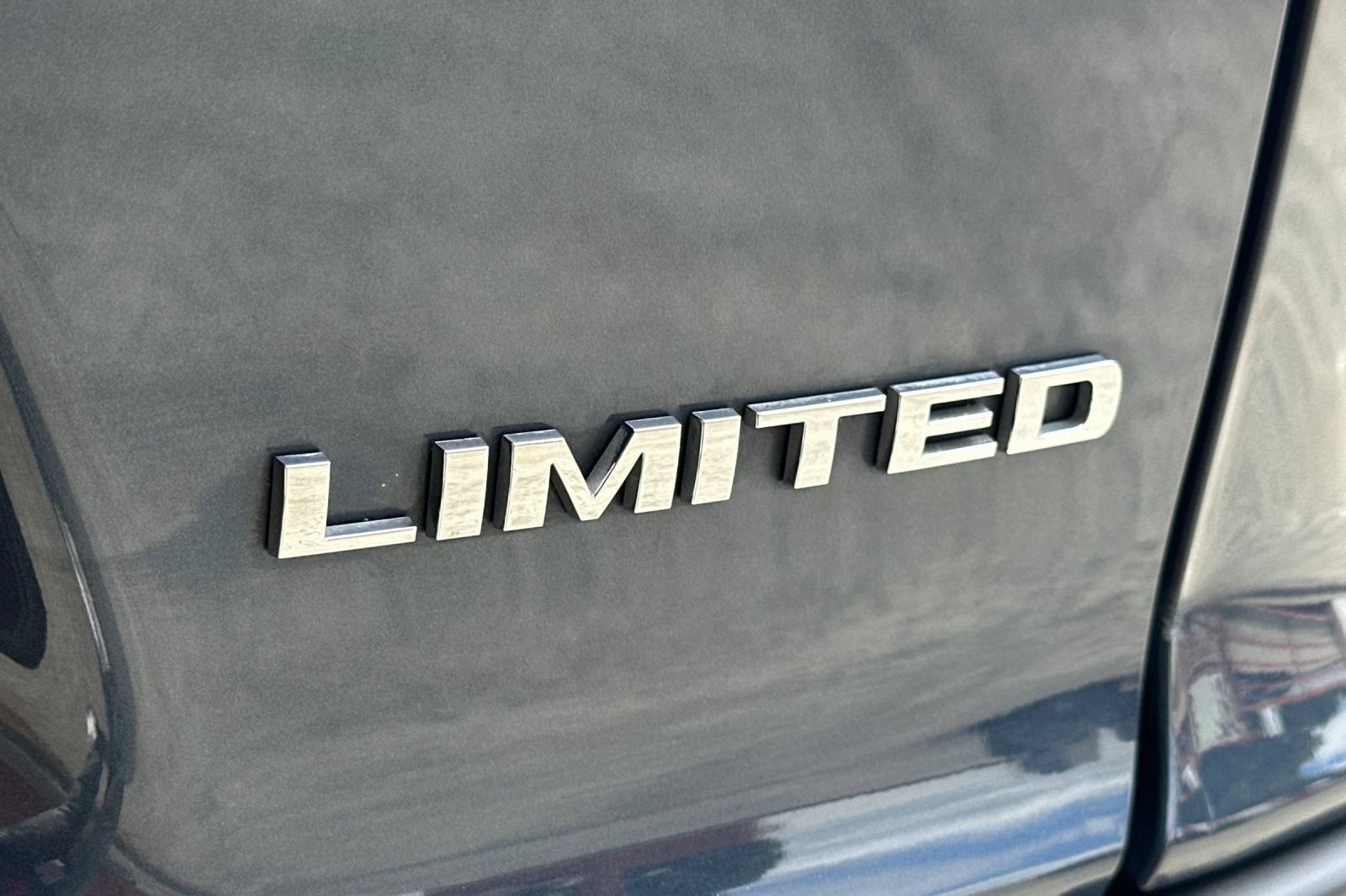 Used 2020 Jeep Cherokee Limited w/ Advanced Safety Group FWD image 35