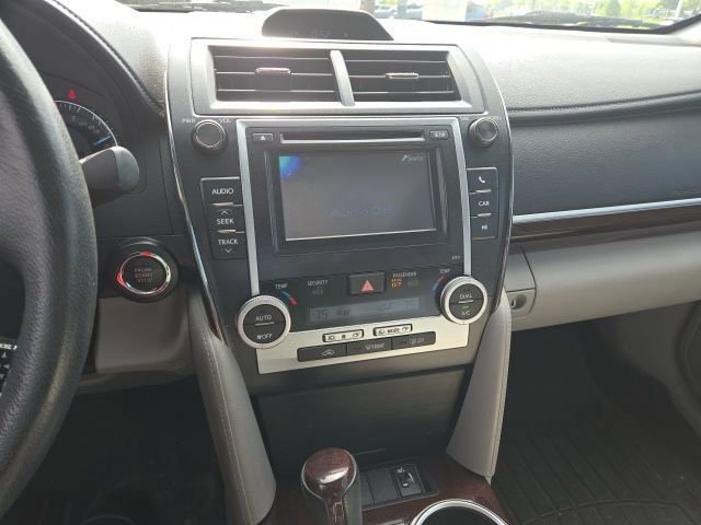 Used 2012 Toyota Camry XLE w/ Leather Pkg FWD image 9