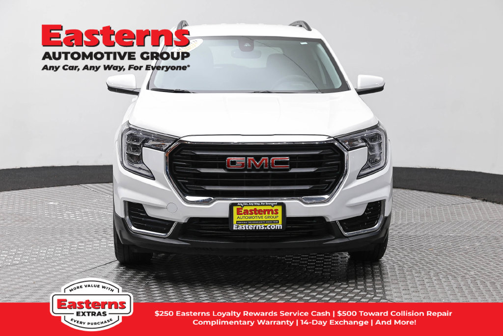 Used 2023 GMC Terrain SLE w/ Driver Convenience Package AWD/4WD image 3